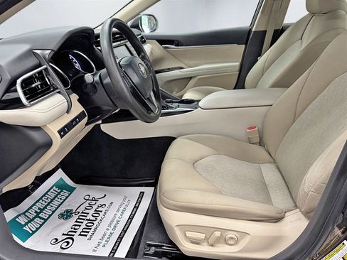 Used 2018 Toyota Camry LE FWD image 14