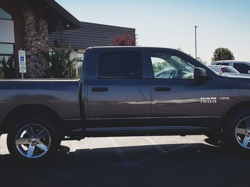 Used 2018 RAM 1500 Express w/ Express Value Package AWD/4WD image 23