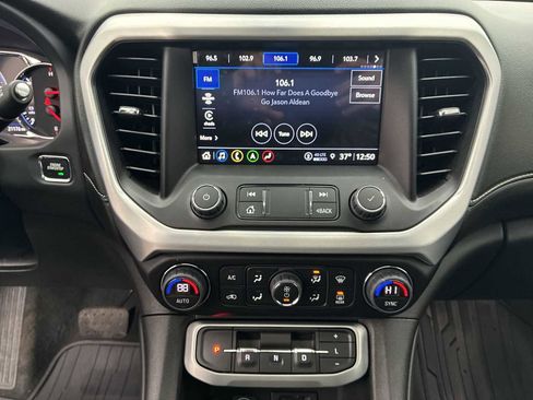 Used 2023 GMC Acadia SLT w/ Technology Package image 13