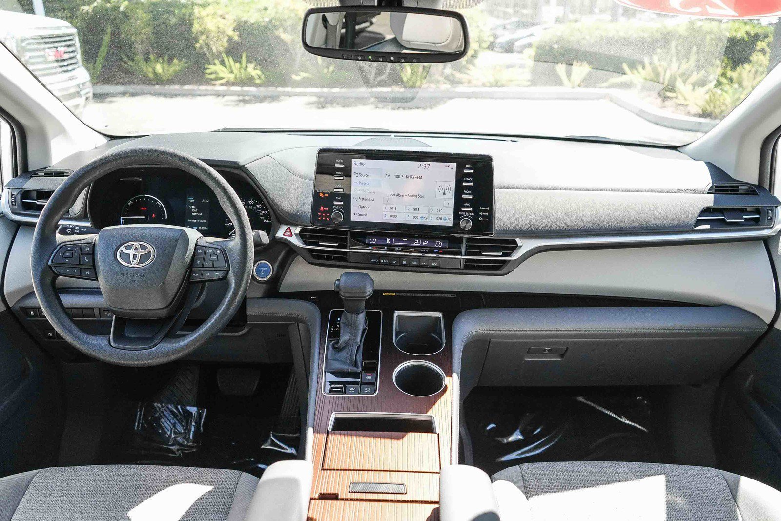 Used 2023 Toyota Sienna LE w/ LE Plus Package FWD image 12