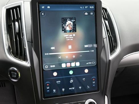 Used 2022 Ford Edge Titanium AWD/4WD image 10