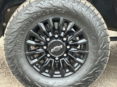 Used 2024 Chevrolet Silverado 2500 LTZ w/ LTZ Premium Package image 44