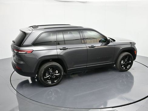 New 2025 Jeep Grand Cherokee Limited w/ Black Appearance Package image 28