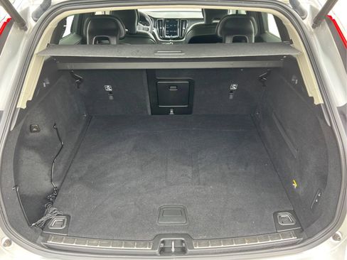Used 2019 Volvo XC60 T5 Momentum w/ Multimedia Package AWD/4WD image 18