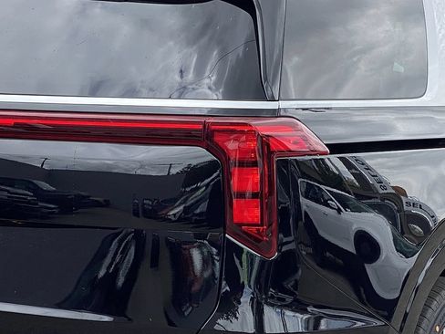 New 2026 Kia Carnival EX FWD image 4