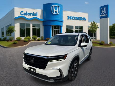 Used 2023 Honda Pilot Touring image 2