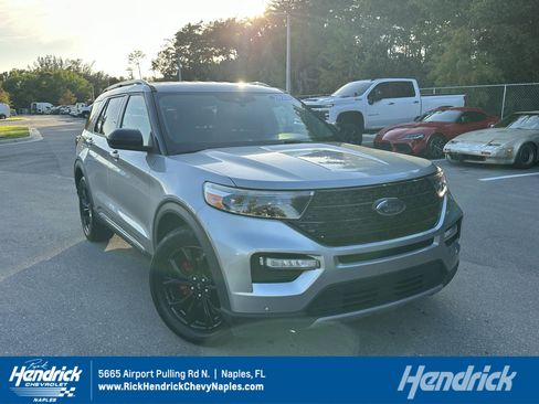 Used 2022 Ford Explorer Limited image 1