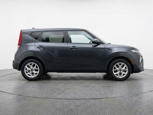 Used 2025 Kia Soul LX w/ LX Technology Package FWD image 11