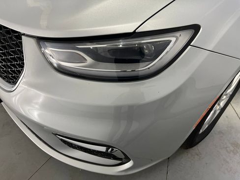 Used 2023 Chrysler Pacifica Touring-L image 55