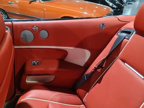 Used 2018 Rolls-Royce Dawn image 12