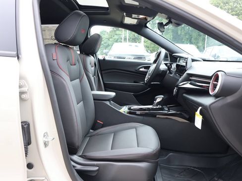 New 2026 Chevrolet Trax RS w/ Sunroof Package FWD image 33