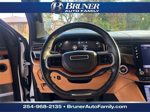 Used 2022 Jeep Grand Wagoneer Series III w/ Rear Seat Video Group 1 image 22