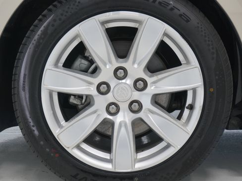 Used 2011 Buick LaCrosse CXL image 22