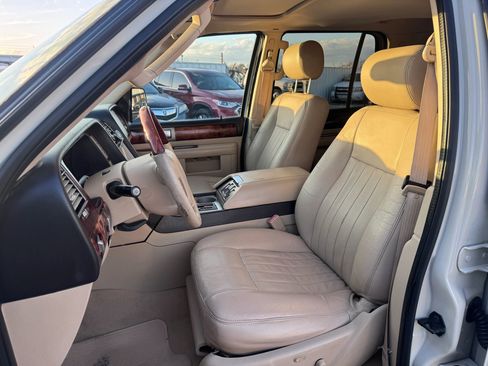Used 2005 Lincoln Navigator 2WD image 9