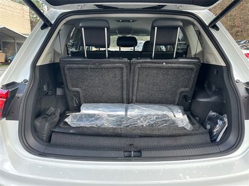 Used 2024 Volkswagen Tiguan SE image 36