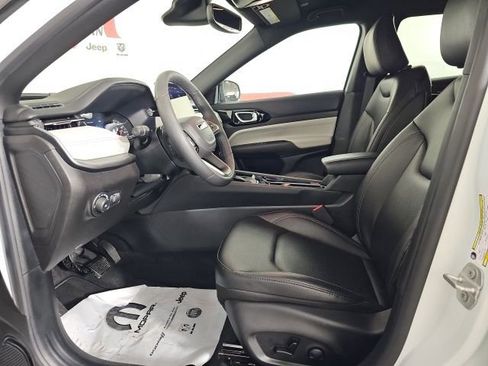 Certified 2025 Jeep Compass Limited image 10