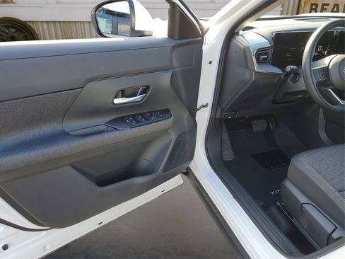 Used 2025 Nissan Kicks SV image 27