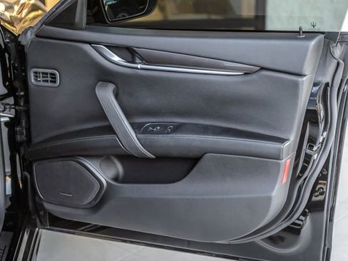 Used 2018 Maserati Ghibli GranSport image 55