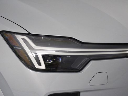 New 2025 Volvo XC90 B6 Ultra image 14
