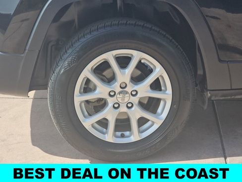 Used 2018 Jeep Cherokee Latitude FWD image 36