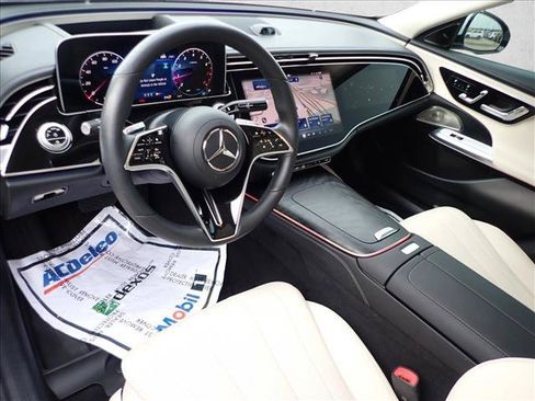 Used 2025 Mercedes-Benz E 350 4MATIC Sedan image 9