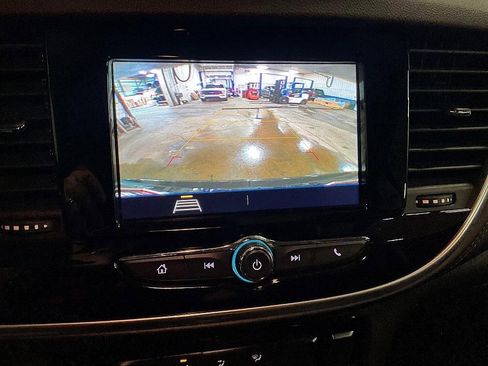 Used 2022 Buick Encore Preferred w/ Safety Package image 19