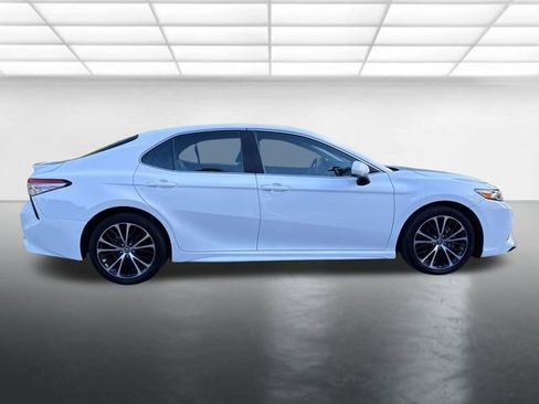 Used 2018 Toyota Camry SE FWD image 6