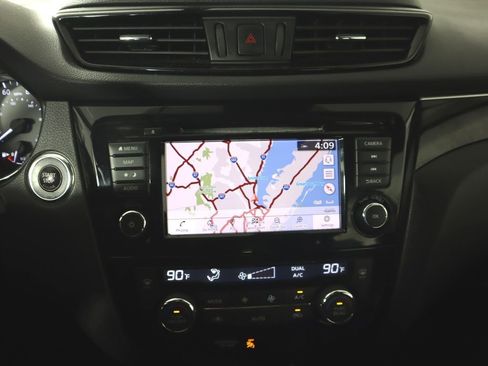 Used 2019 Nissan Rogue Sport SL image 12