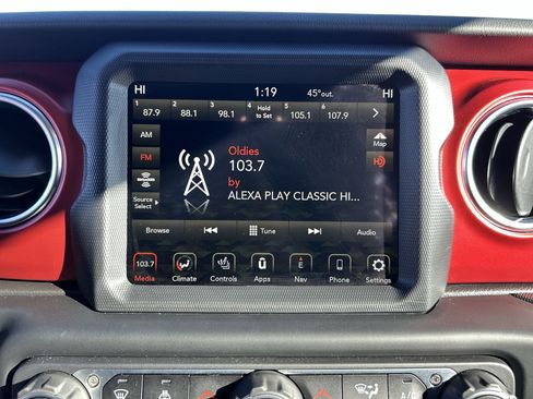 Used 2023 Jeep Wrangler Unlimited Rubicon w/ Cold Weather Group image 16