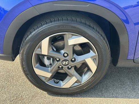 Used 2024 Hyundai Venue Limited FWD image 11