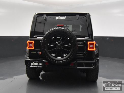 Used 2021 Jeep Wrangler Unlimited Sahara AWD/4WD image 6