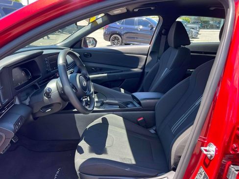 Used 2025 Hyundai Elantra Sport FWD image 15