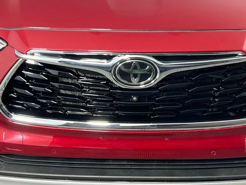 Used 2024 Toyota Highlander Platinum image 14
