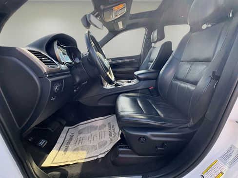 Used 2016 Jeep Grand Cherokee Limited image 12