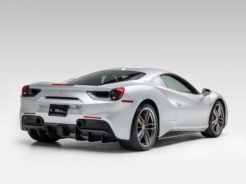 Certified 2018 Ferrari 488 GTB RWD image 6