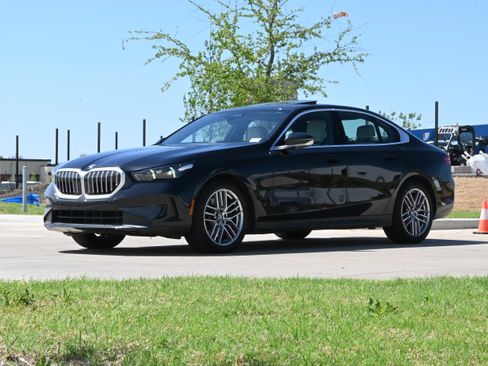 Certified 2024 BMW 530i w/ Convenience Package image 5