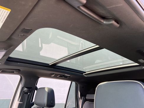 Used 2021 Chevrolet Tahoe Premier w/ Premium Package image 23