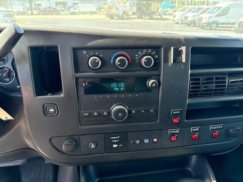 Used 2014 Chevrolet Express 2500 RWD image 14