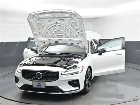 Used 2024 Volvo S60 B5 Ultimate image 52