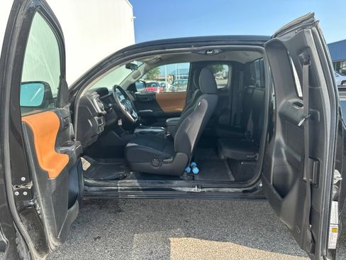 Used 2017 Toyota Tacoma SR5 AWD/4WD image 17