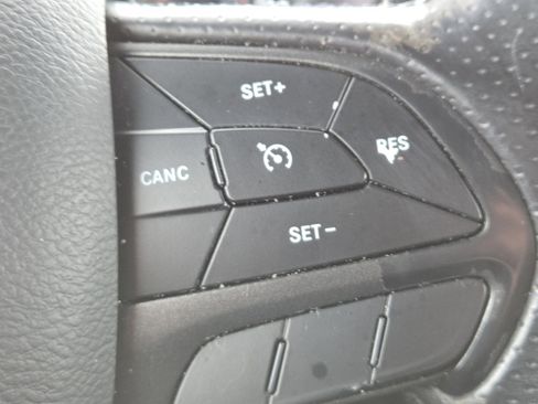 Used 2019 Dodge Challenger SXT w/ Blacktop Package image 6