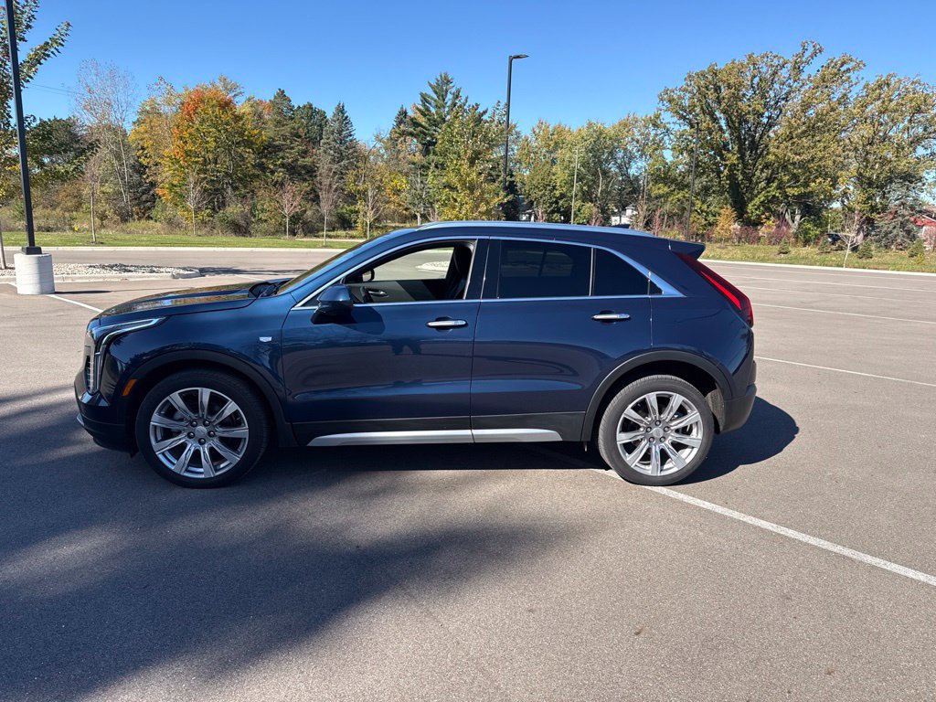 Used 2020 Cadillac XT4 Premium Luxury w/ Cold Weather Package AWD/4WD image 5