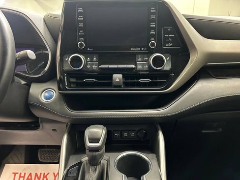 Used 2021 Toyota Highlander XLE FWD image 24