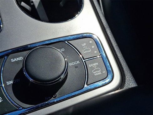 Used 2021 Jeep Grand Cherokee Overland image 27
