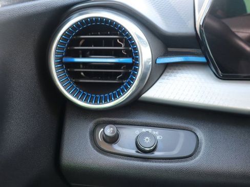 Used 2025 Chevrolet Trax LT image 22