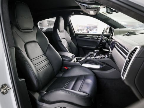 Certified 2022 Porsche Cayenne Turbo S image 29