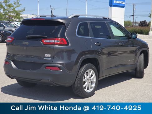 Used 2016 Jeep Cherokee Latitude AWD/4WD image 14