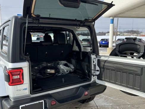 Used 2023 Jeep Wrangler Unlimited Sahara w/ Cold Weather Group image 13