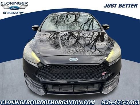 Used 2017 Ford Focus ST image 3