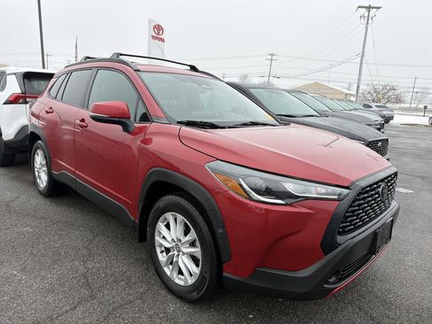 Used 2023 Toyota Corolla Cross LE image 2